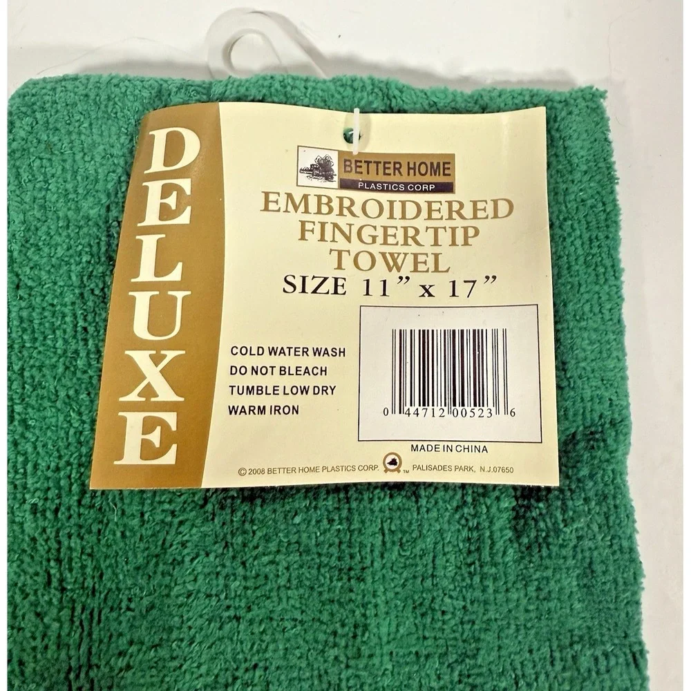 Better Home Fingertip Towels 11x17 Green Christmas Poinsettia Sleigh Set 2